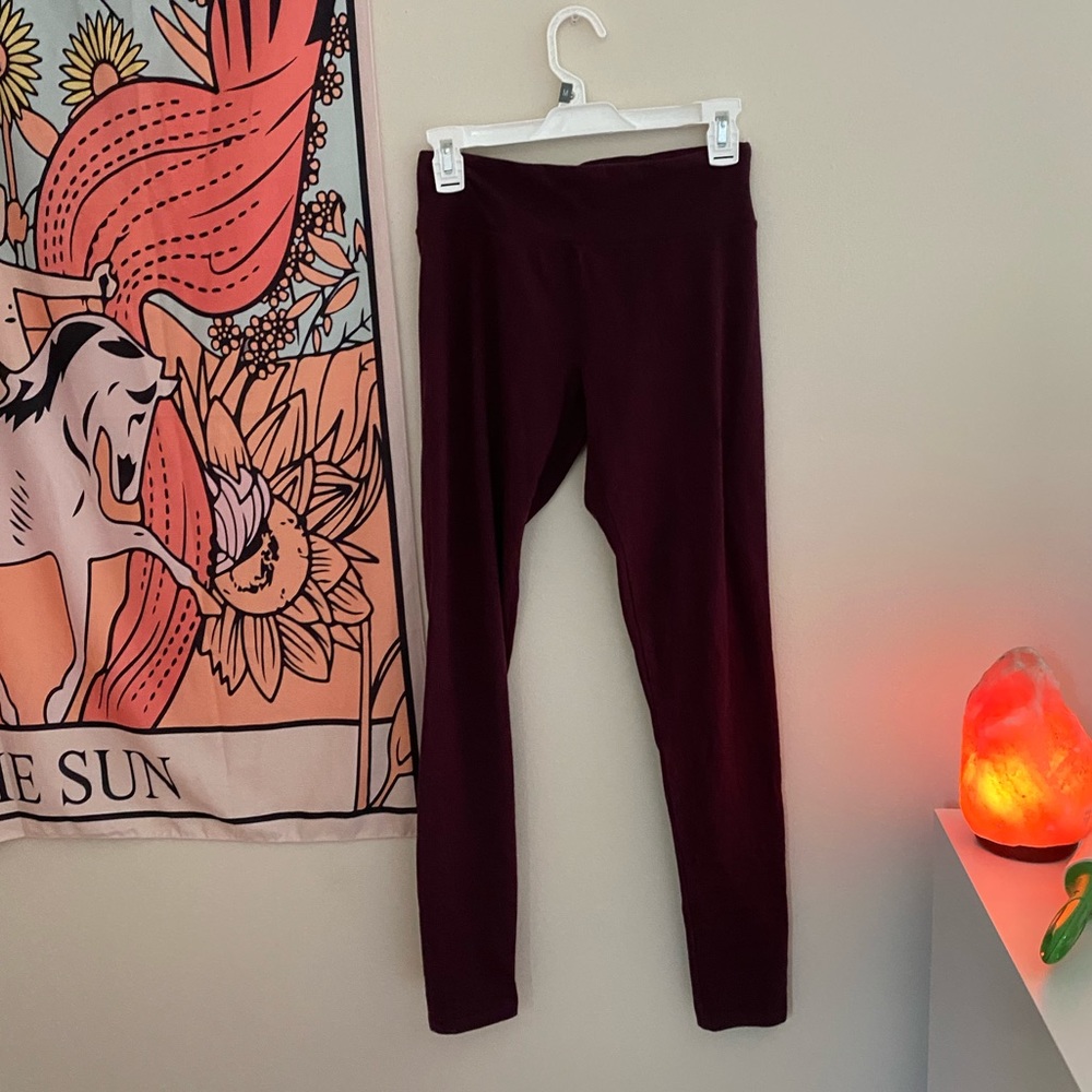 Aerie maroon leggings.
